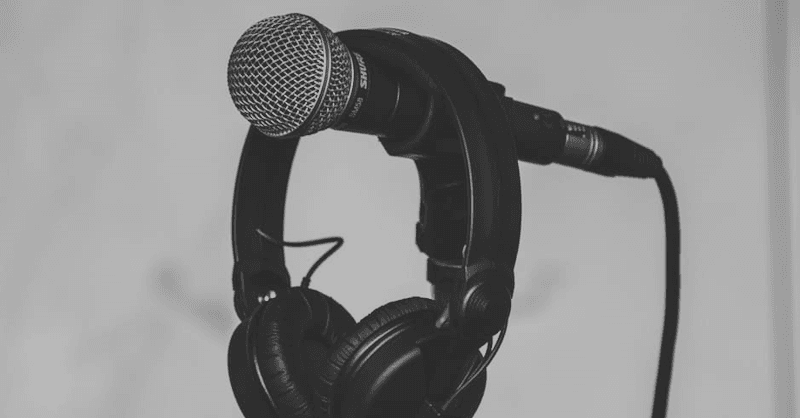 Podcast microphone and headphones